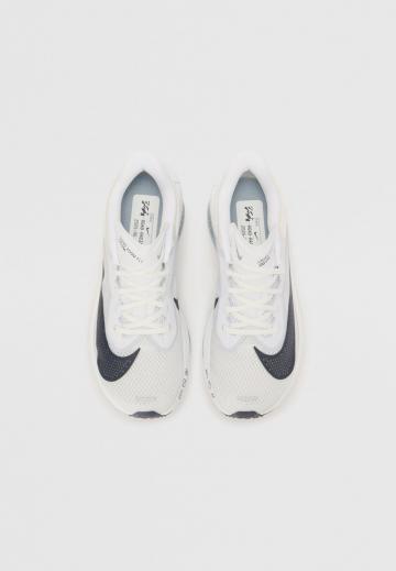 Беговые кроссовки