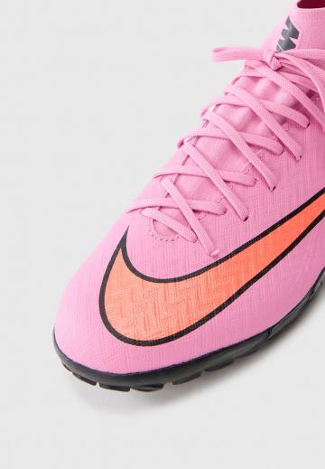 Футбольные бутсы