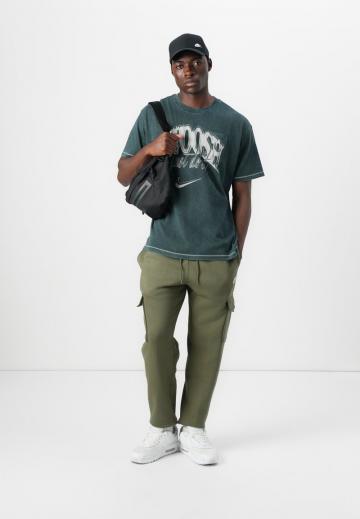 Брюки с накладными карманами