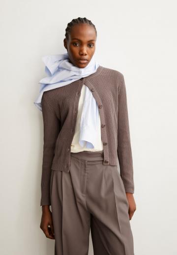 Вязаная кофта