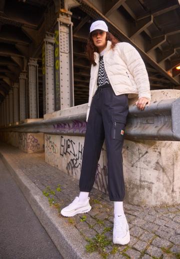 Брюки с накладными карманами