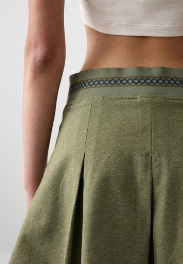 Юбка с накладными карманами