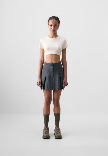 Юбка с накладными карманами