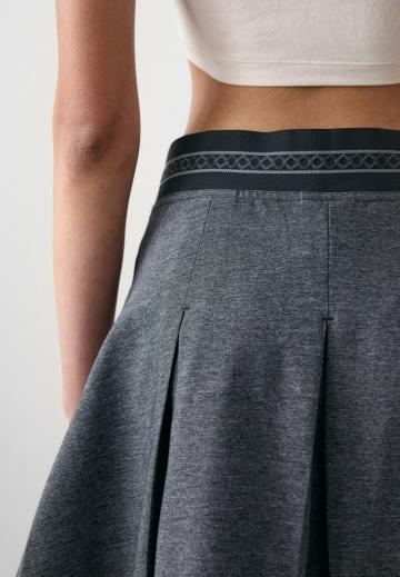 Юбка с накладными карманами