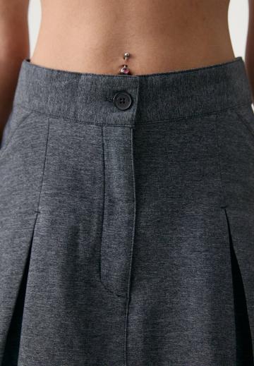 Юбка с накладными карманами