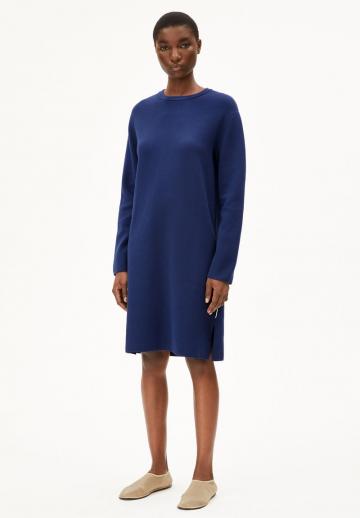 Вязаное платье