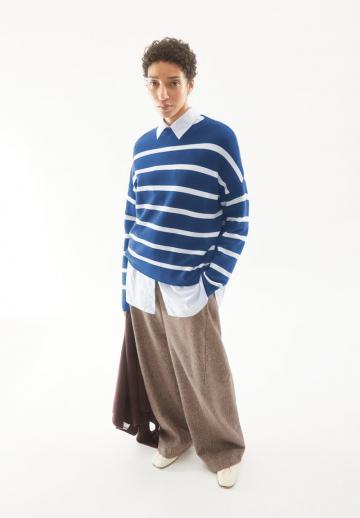Пуловер в полоску