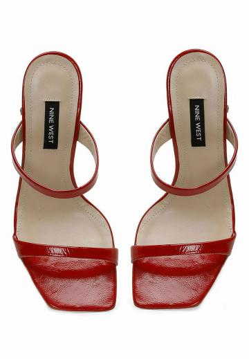 Босоножки на каблуке