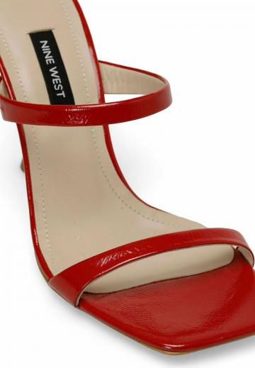 Босоножки на каблуке