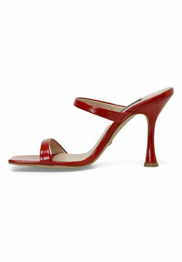 Босоножки на каблуке