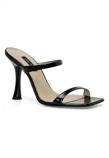 Босоножки на каблуке