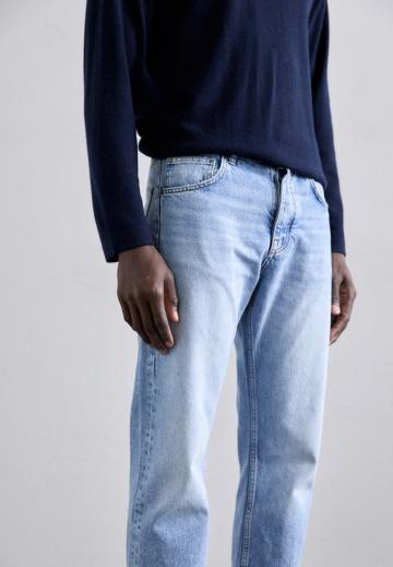 Прямые джинсы