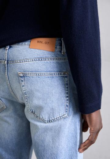 Прямые джинсы