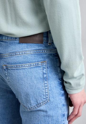 Прямые джинсы