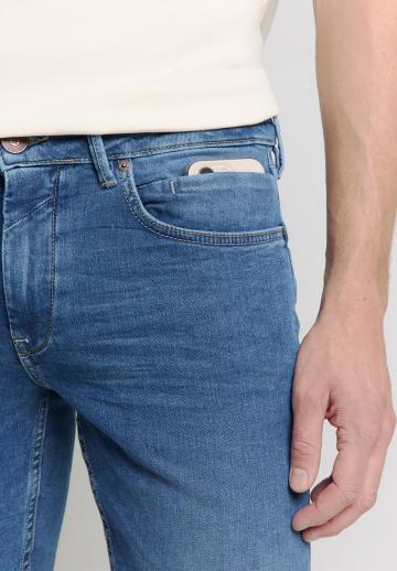 Узкие джинсы