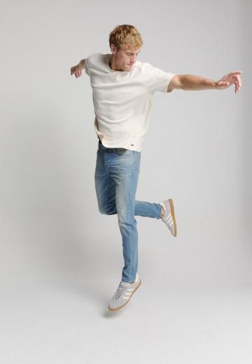 Прямые джинсы