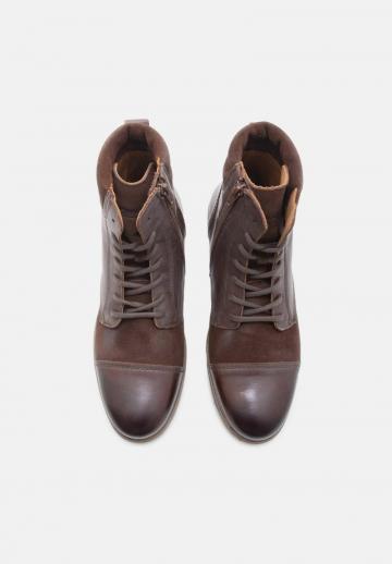 Ботинки на шнуровке