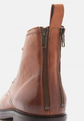 Ботинки на шнуровке