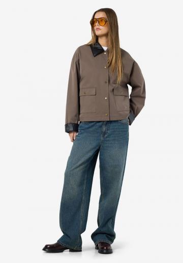 Куртка с накладнымит карманами