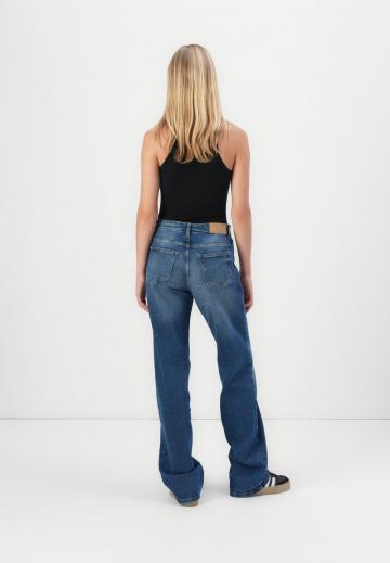 Свободные джинсы