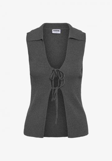 Джинсовая жилетка