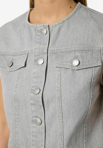 Джинсовая жилетка