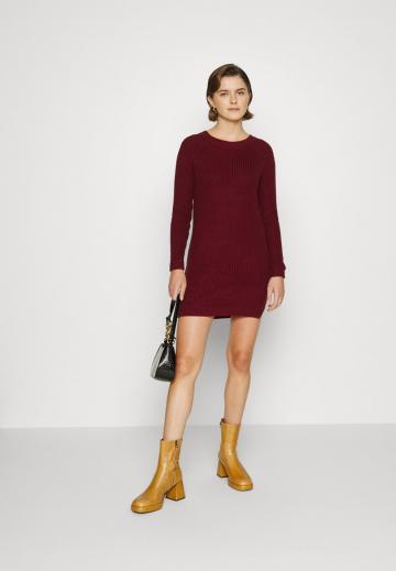 Вязаное платье