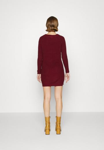 Вязаное платье