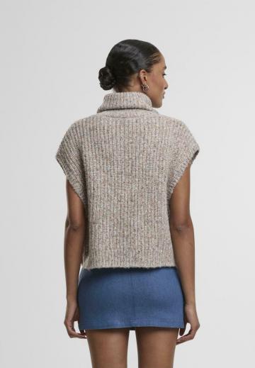 Пуловер без рукавов