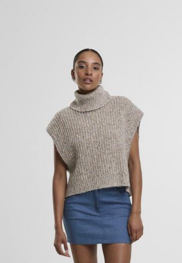 Пуловер без рукавов