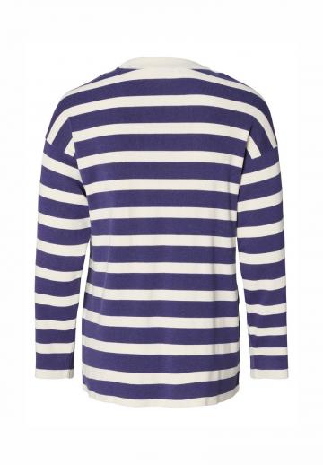 Пуловер в полоску