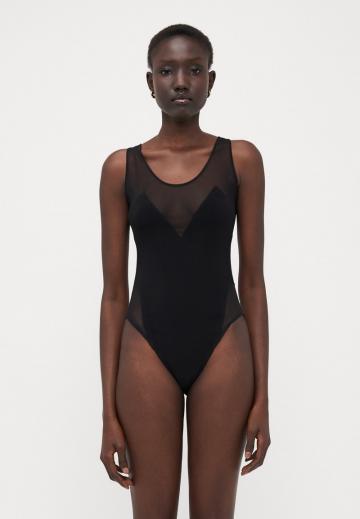 Слитный купальник