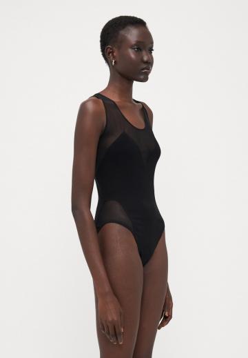 Слитный купальник