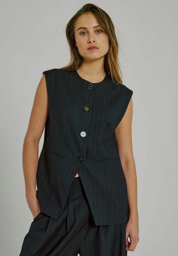 Джинсовая жилетка