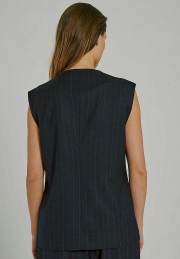 Джинсовая жилетка