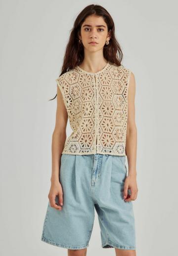 Джинсовая жилетка