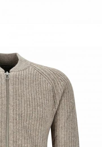 Вязаная кофта