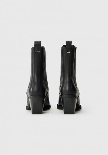 Полусапожки на высоком каблуке