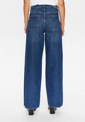 Клешеные джинсы