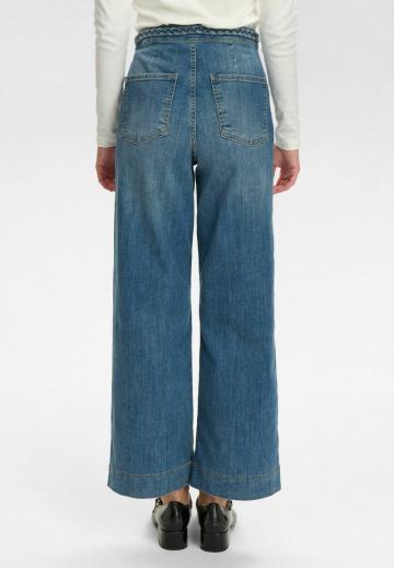 Прямые джинсы