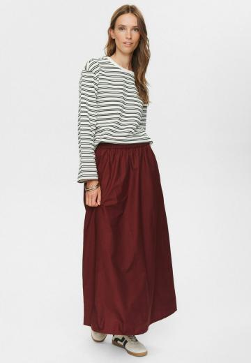 Юбка с накладными карманами