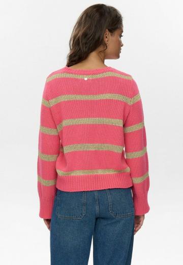 Пуловер в полоску