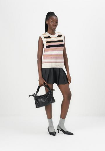 Пуловер без рукавов