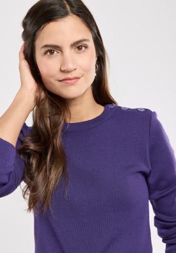 Пуловер в полоску