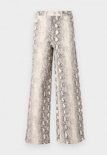 Свободные джинсы