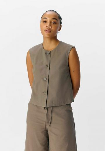 Джинсовая жилетка