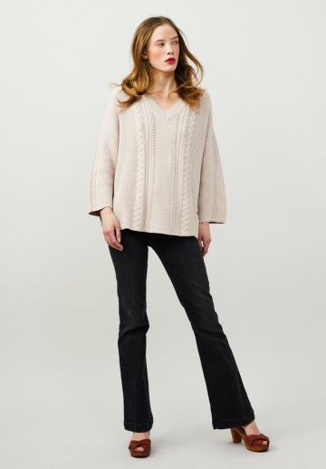 Пуловер с вырезом V