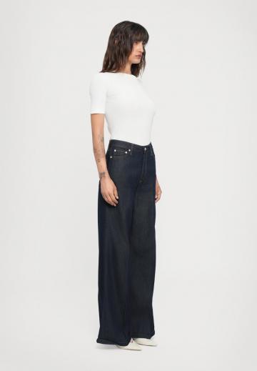 Джинсы бойфренда