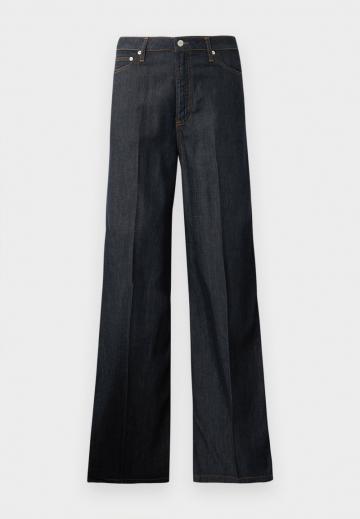 Джинсы бойфренда