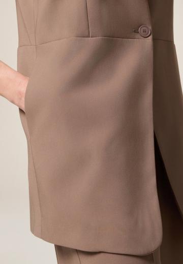 Длинный жилет